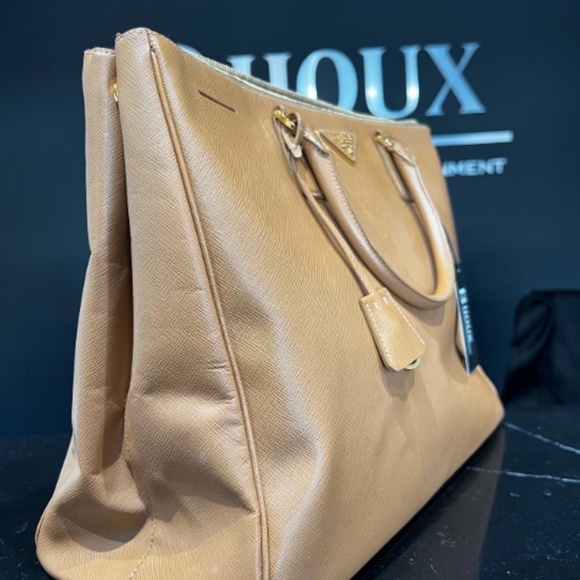 Prada Saffiano Large Tote - Picture 3 of 10